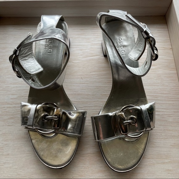 Authentic Gucci silver buckle strapped sandal with block heel - Picture 2 of 13